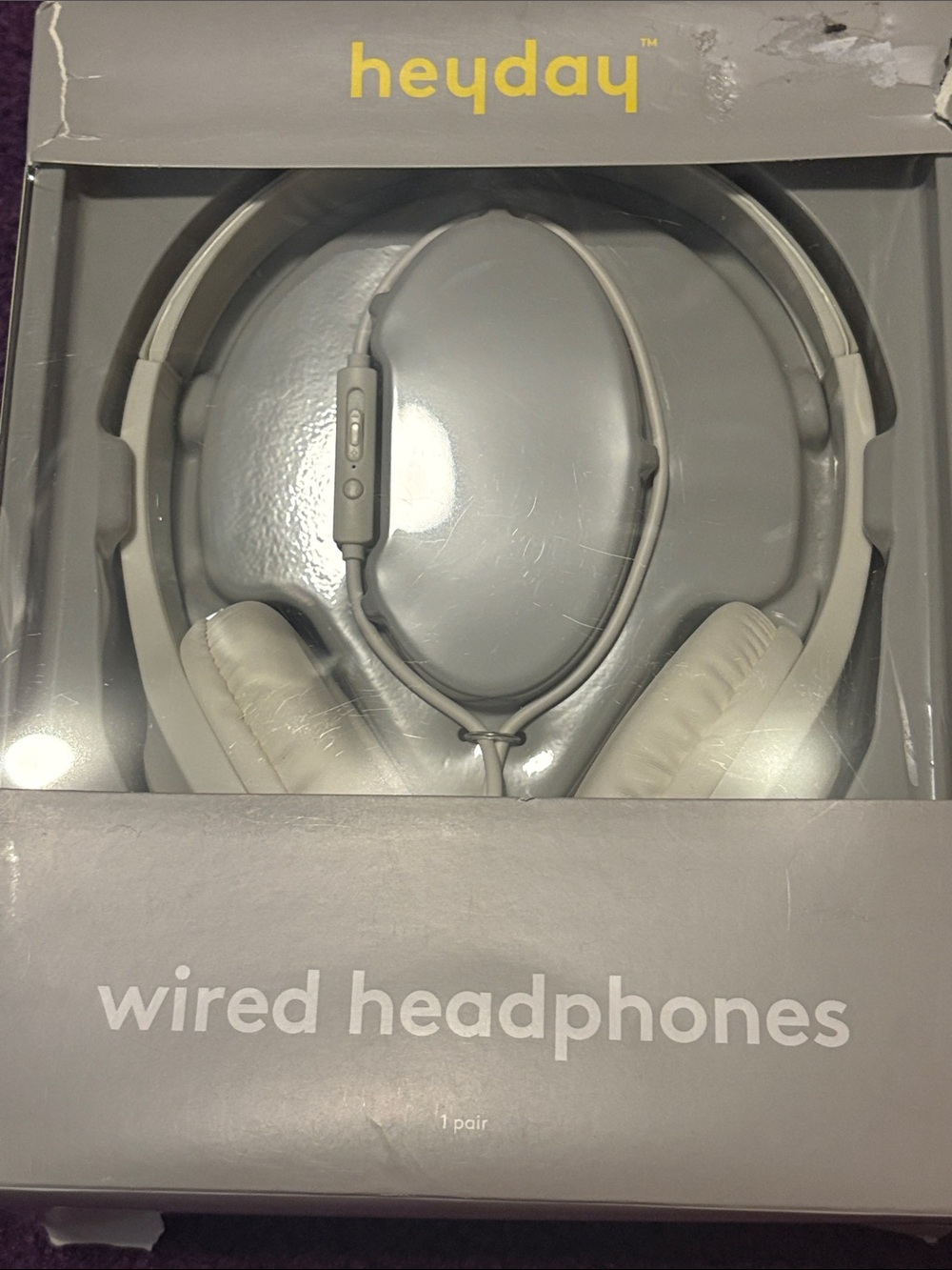 heyday Wired Headphones in white